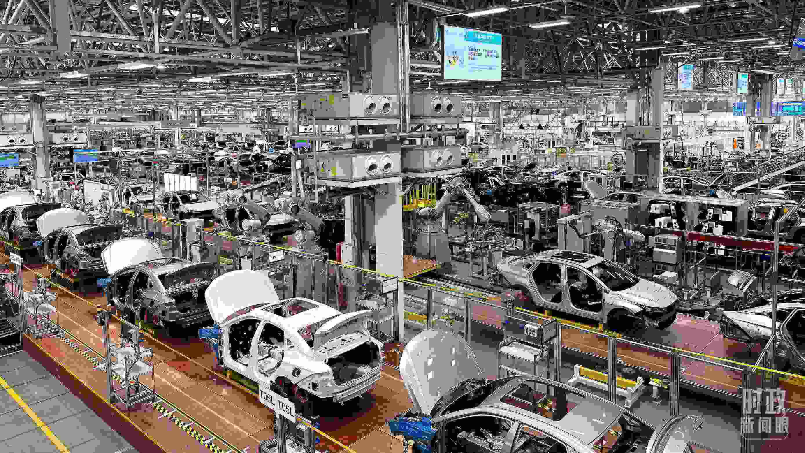 廣州廣汽埃安總裝車間智能生產(chǎn)線。2023年4月，習(xí)近平曾到這里考察。（總臺央視記者趙化拍攝）