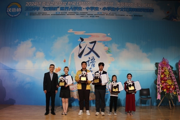 各組別的冠軍獲得者們合影留念。