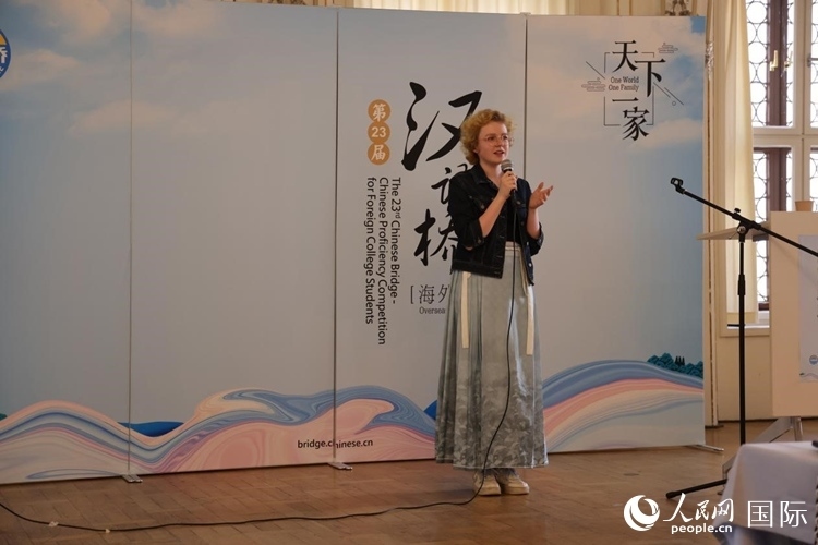 李歡欣在比賽中用中文演講。人民網(wǎng)記者 劉仲華攝