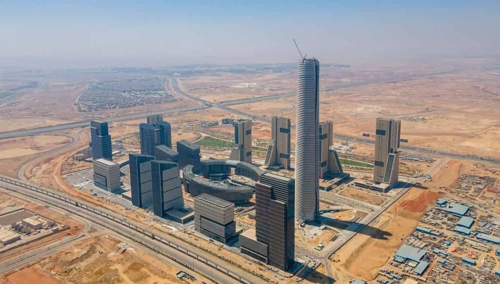 這是2023年6月28日在埃及開羅以東拍攝的建設(shè)中的埃及新行政首都中央商務區(qū)（無人機照片）。新華社發(fā)（中建埃及分公司供圖/黎炳宏攝）