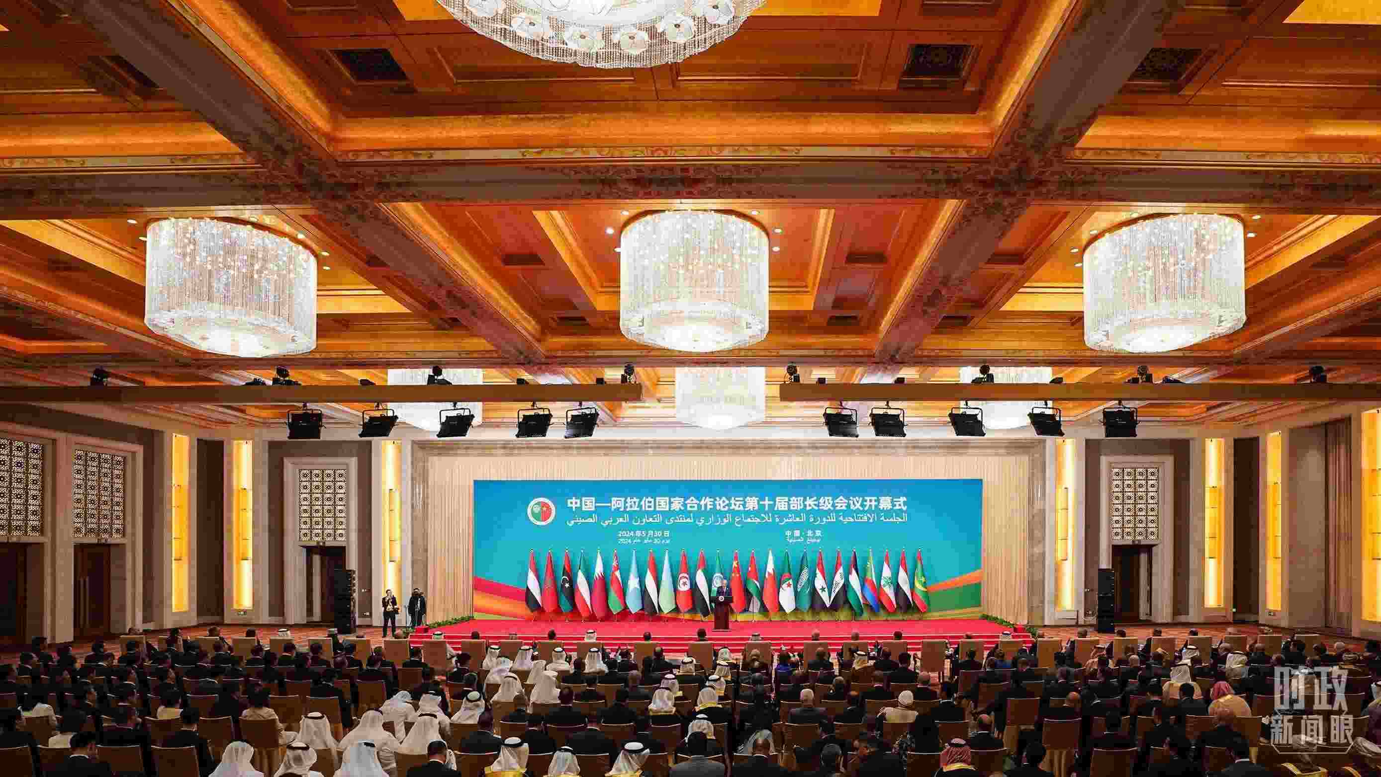 △5月30日開(kāi)幕式現(xiàn)場(chǎng)，阿盟秘書(shū)長(zhǎng)蓋特在致辭。（總臺(tái)國(guó)廣記者李晉拍攝）