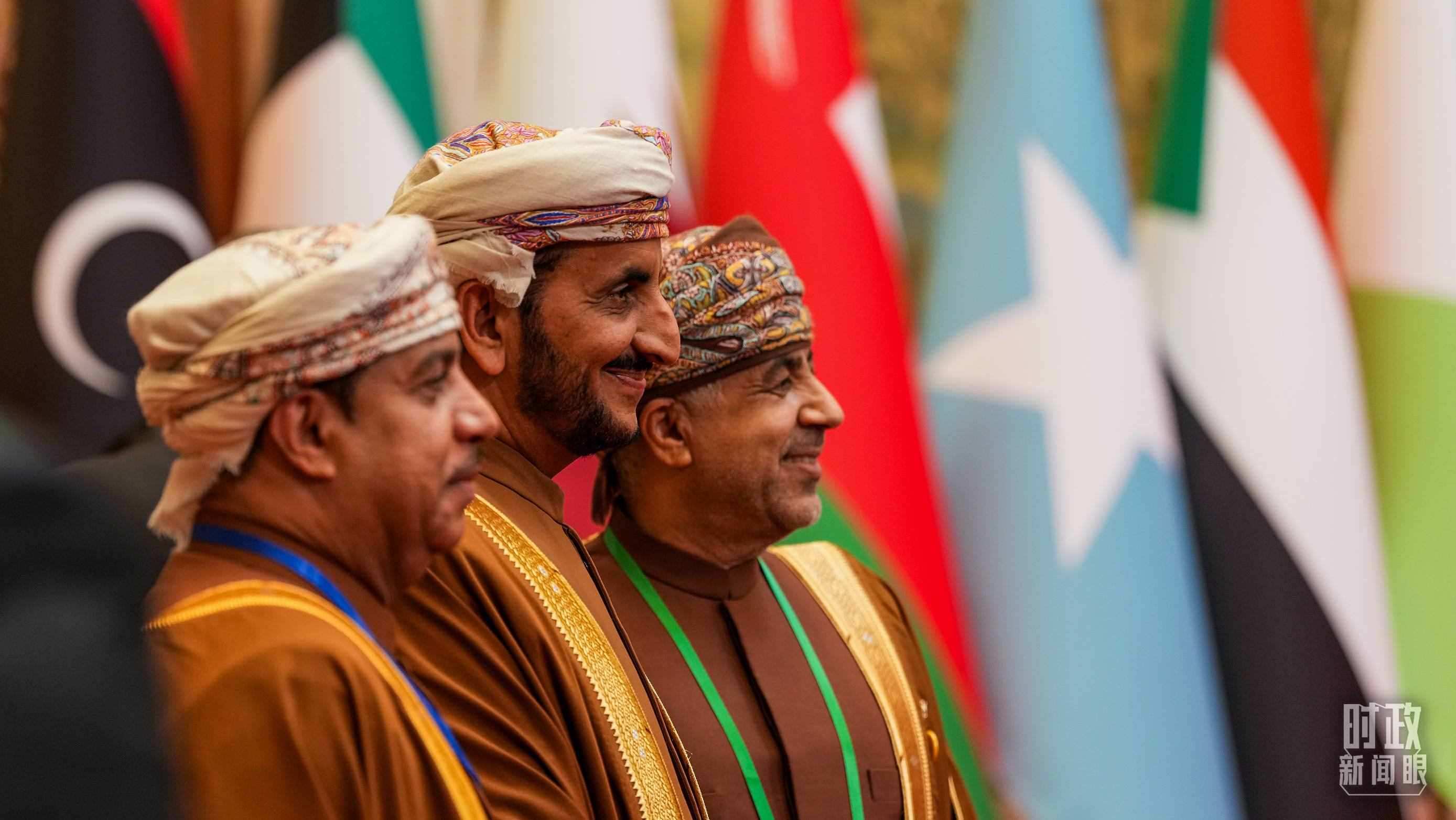 △與會(huì)代表在現(xiàn)場(chǎng)合影留念。（總臺(tái)國(guó)廣記者李晉拍攝）