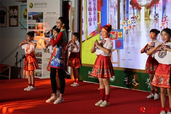 活動上，孩子們表演原創(chuàng)歌舞節(jié)目。人民網(wǎng)記者 張志文攝