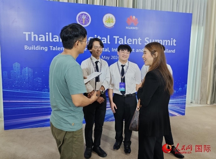 泰國國立法政大學(xué)學(xué)生接受本網(wǎng)采訪。李映民攝