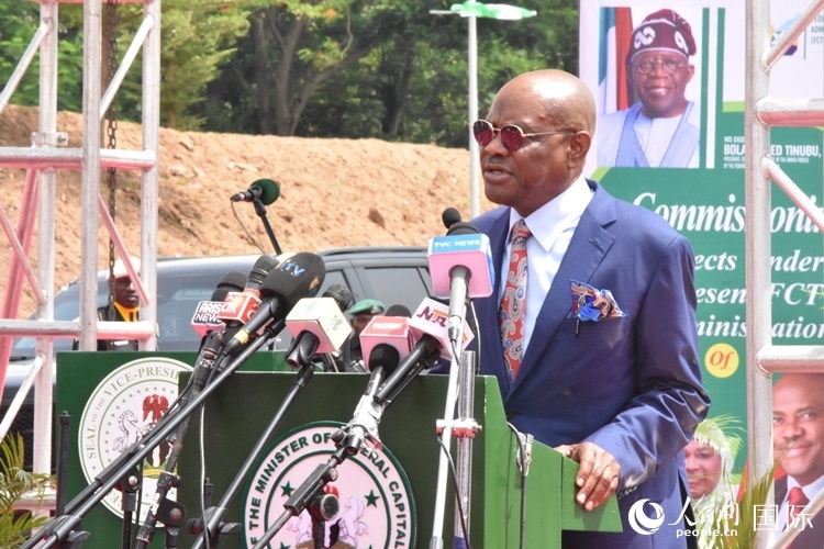 尼日利亞阿布賈首都地區(qū)部部長威克致辭。人民網(wǎng)記者 姜宣攝