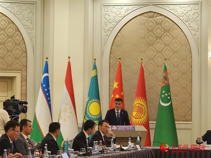 中國駐烏茲別克斯坦大使于駿致辭。人民網(wǎng)記者 李強(qiáng)攝