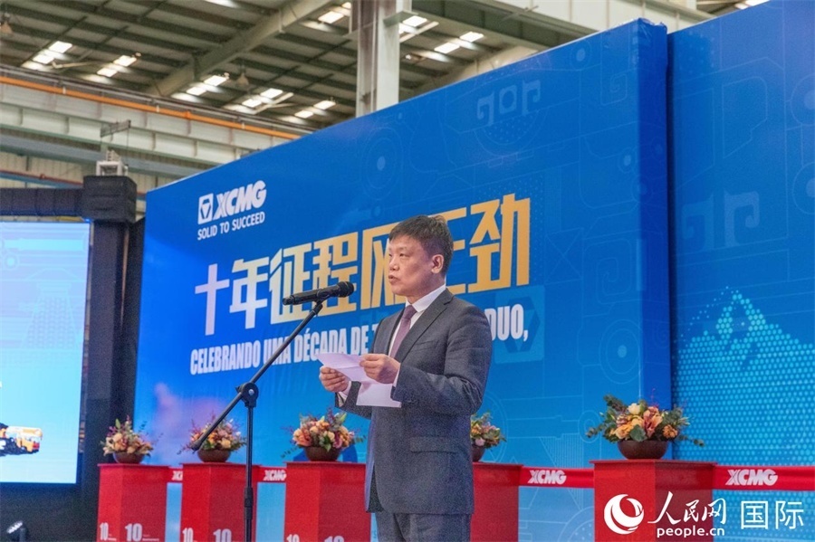 中國貿(mào)促會(huì)駐巴西代表處總代表郭英會(huì)在致辭中表示，過去十年，中巴經(jīng)貿(mào)關(guān)系迅猛發(fā)展，數(shù)百家中國企業(yè)進(jìn)入巴西，投資巴西，為巴西的經(jīng)濟(jì)建設(shè)貢獻(xiàn)中國企業(yè)的力量。 人民日報(bào)社拉美中心分社 威廉·科埃略·維亞納攝