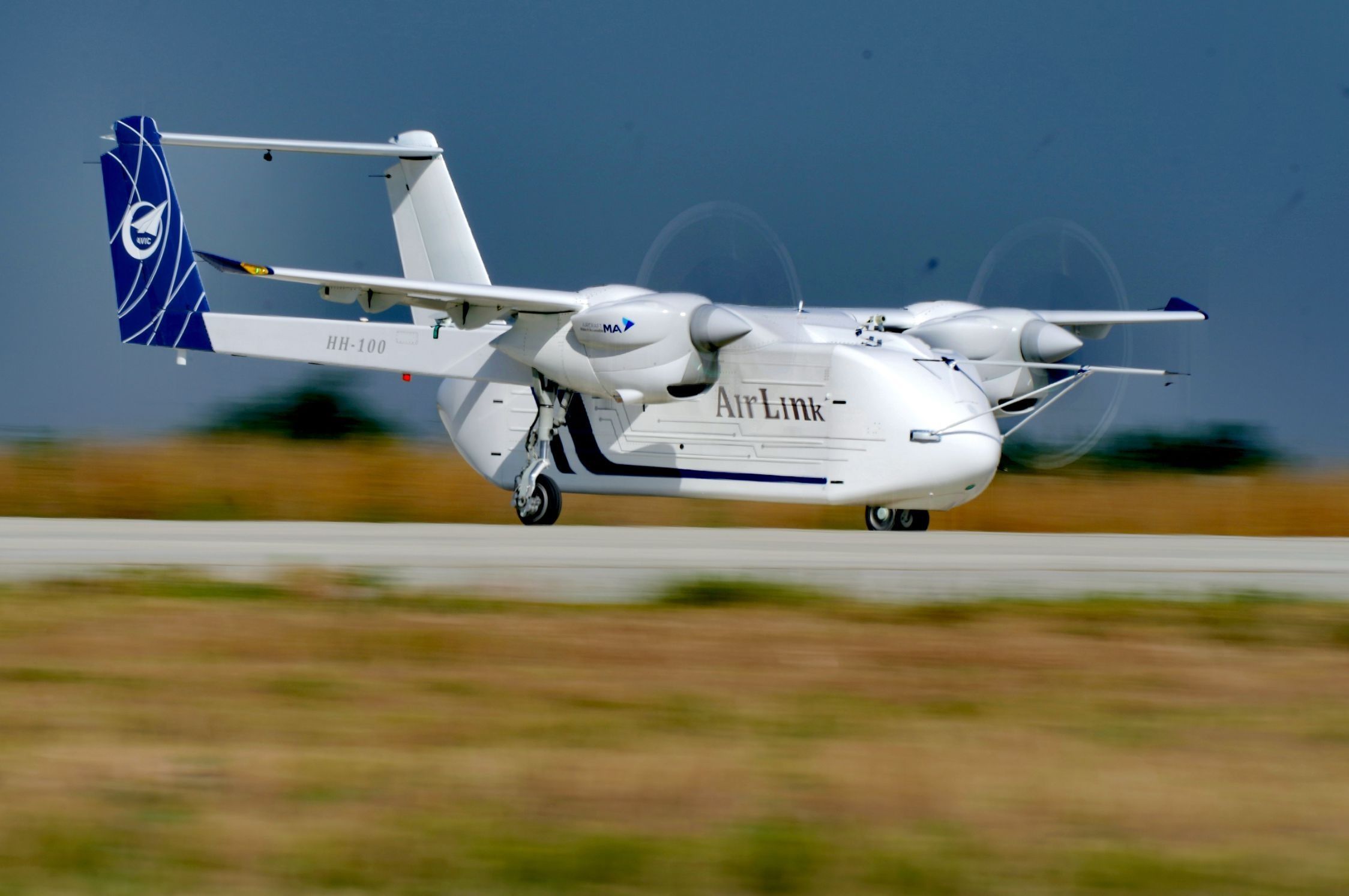 △2024年6月12日，HH-100航空商用無人運輸系統(tǒng)驗證機在西安藍田通用機場首飛成功。