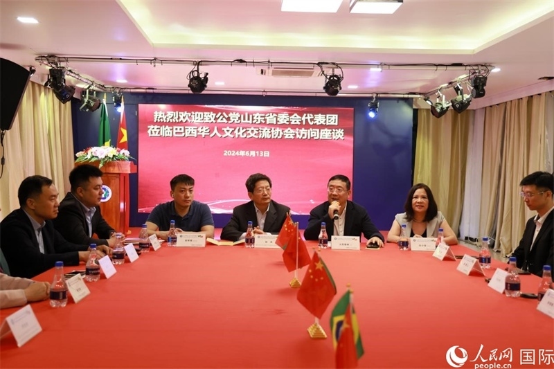 巴西華人文化交流協(xié)會(huì)主席上官劍鋒在座談會(huì)上致辭。人民網(wǎng)記者 宋亦然攝