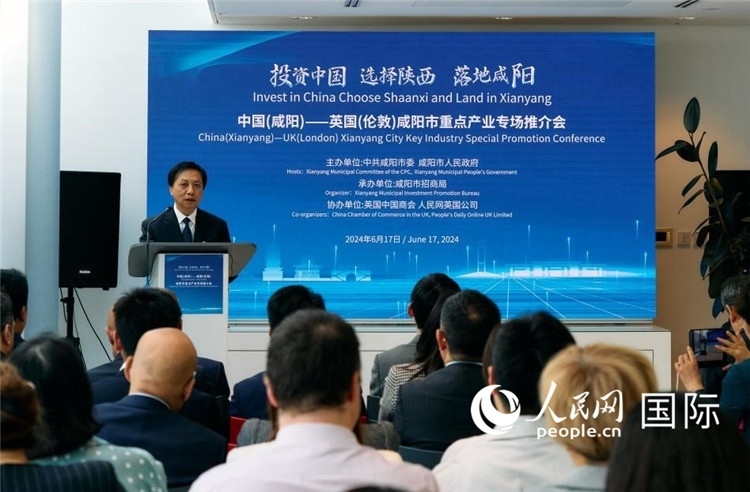 咸陽(yáng)市委書記夏曉中致辭。