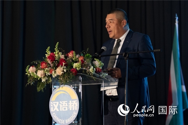 南中經(jīng)貿(mào)協(xié)會秘書長韋冬澤做主旨發(fā)言。人民日報非洲中心分社 希拉茲·莫林?jǐn)z