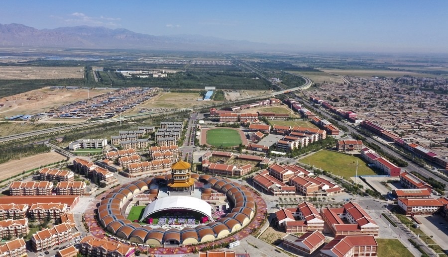 這是2022年9月7日拍攝的寧夏銀川市閩寧鎮(zhèn)（無人機照片）。新華社記者 馮開華 攝