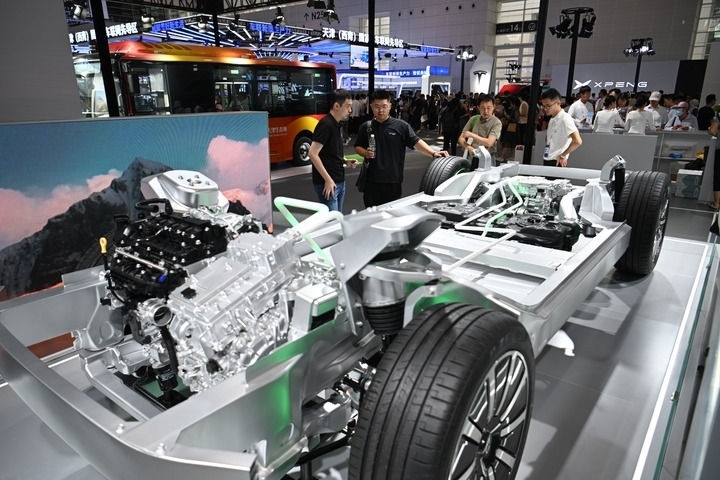 這是在博覽會(huì)現(xiàn)場(chǎng)拍攝的一款智能網(wǎng)聯(lián)汽車(chē)平臺(tái)架構(gòu)（6月20日攝）。新華社記者 孫凡越 攝