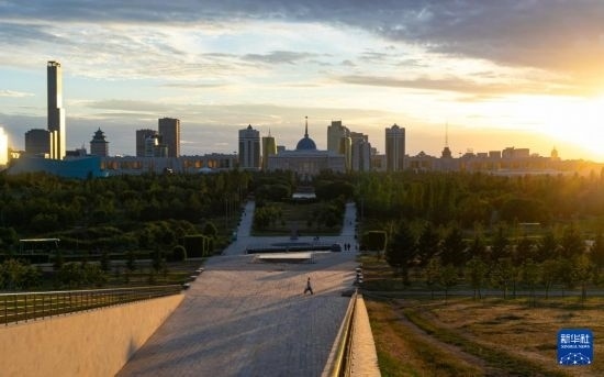 這是7月2日拍攝的哈薩克斯坦首都阿斯塔納的天際線。新華社記者 白雪騏 攝