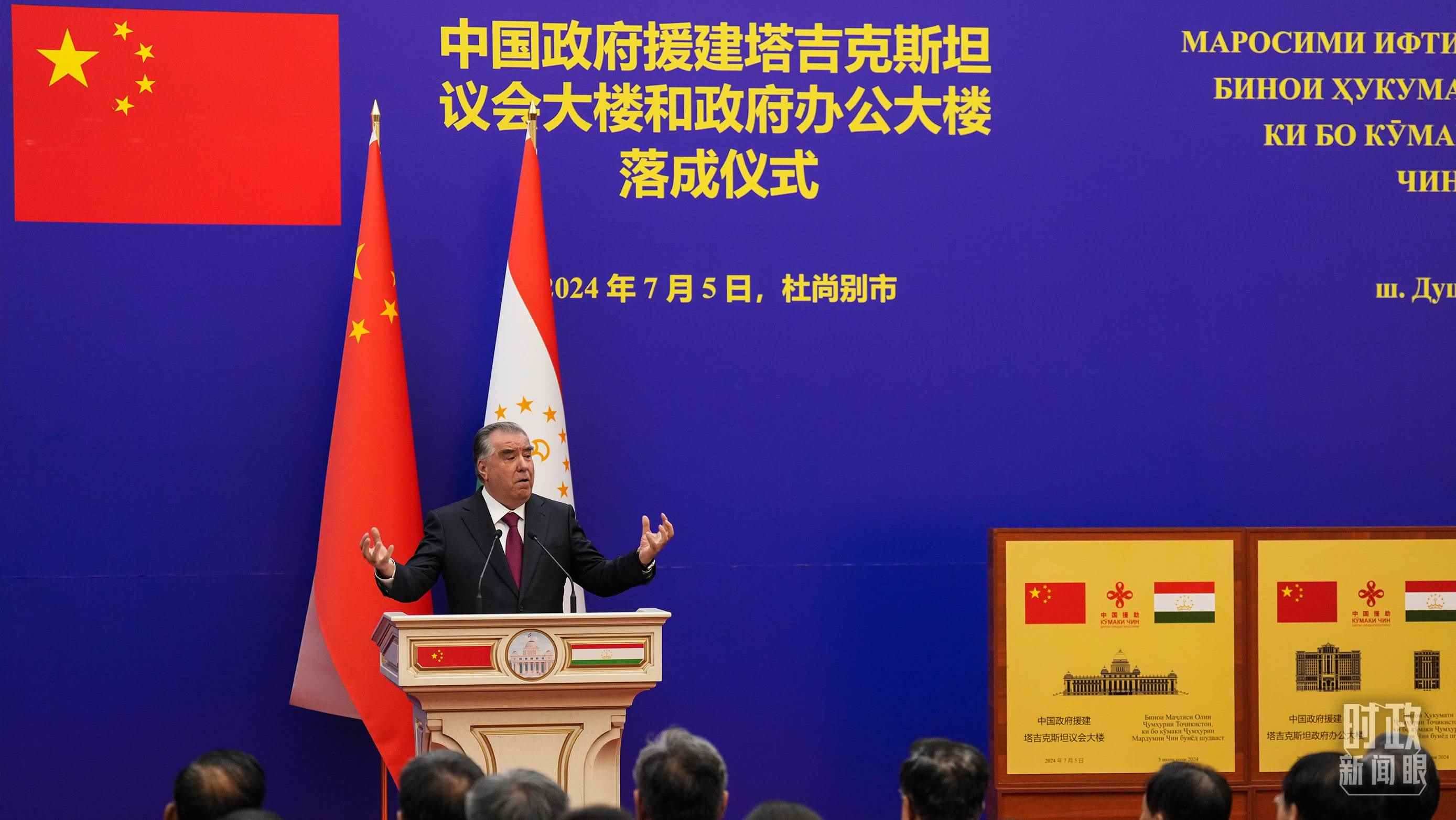 △拉赫蒙總統(tǒng)在落成儀式現(xiàn)場。（總臺(tái)記者李晉拍攝）