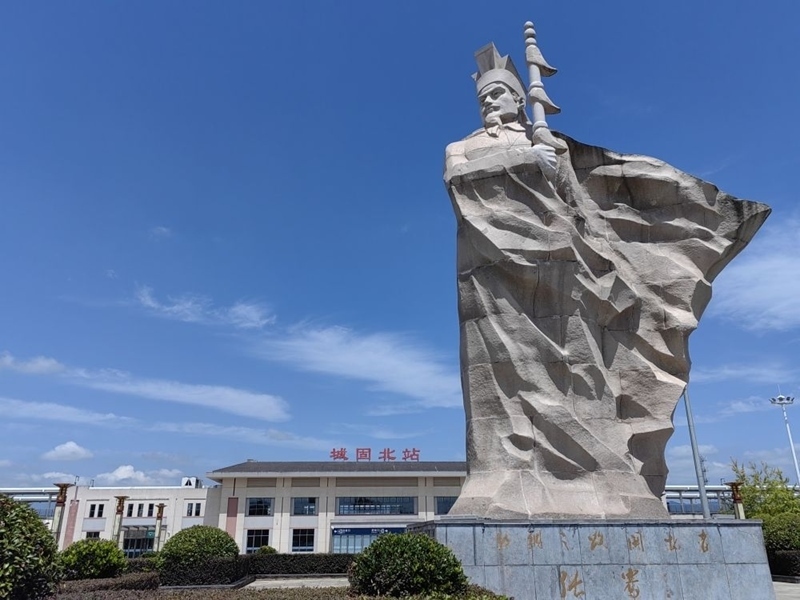 張騫雕塑。新華社記者 孫正好 攝