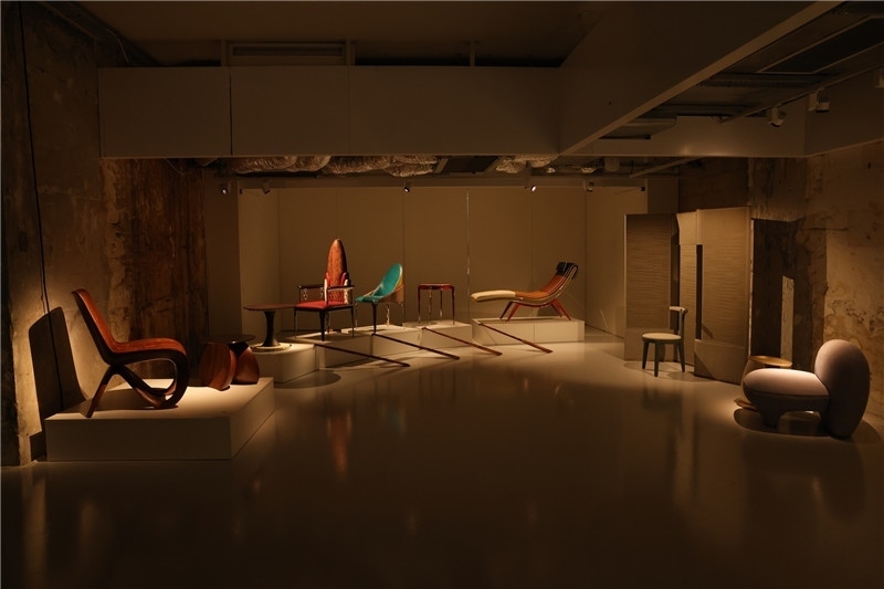 《新生萬(wàn)物-中國(guó)非遺與當(dāng)代設(shè)計(jì)展》展廳。陽(yáng)光媒體集團(tuán)供圖