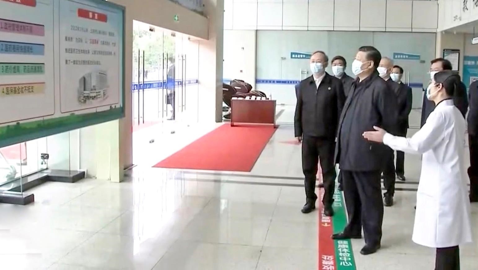 △2021年3月23日，習(xí)近平總書記在福建三明沙縣總醫(yī)院住院樓一層大廳，聽取醫(yī)改情況介紹。