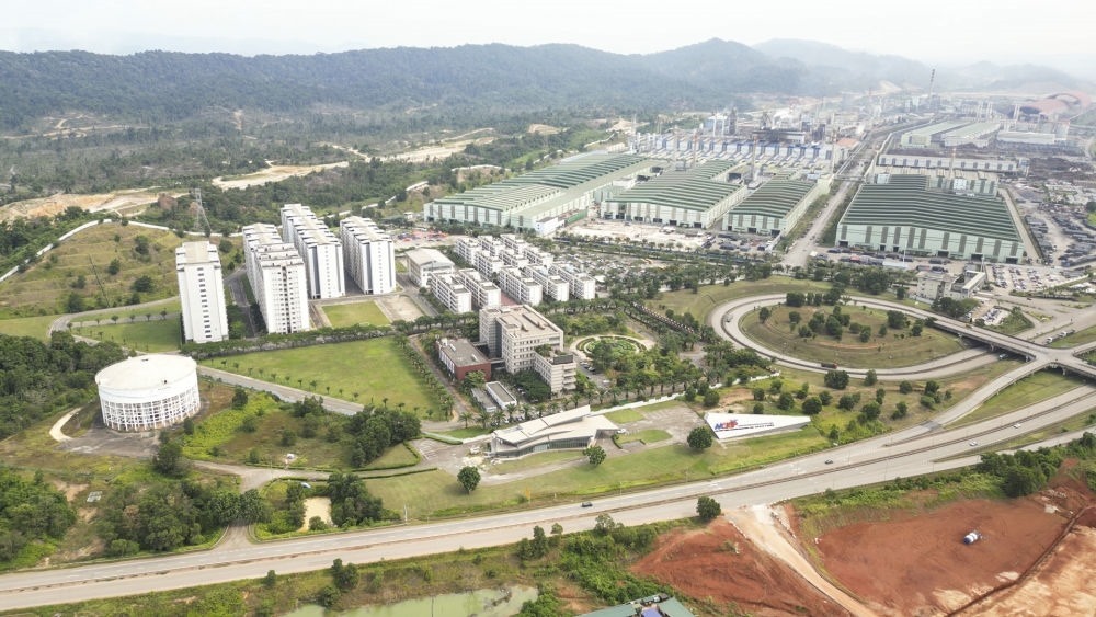 這是2024年6月13日在馬來西亞彭亨州拍攝的馬中關(guān)丹產(chǎn)業(yè)園（無人機(jī)照片）。新華社記者 程一恒 攝