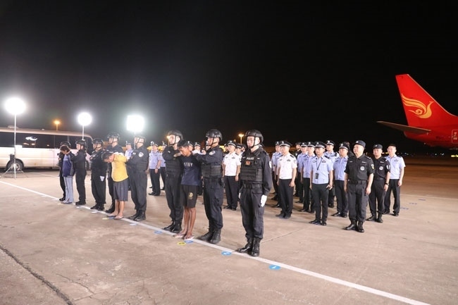 押解現(xiàn)場(chǎng)。公安部供圖