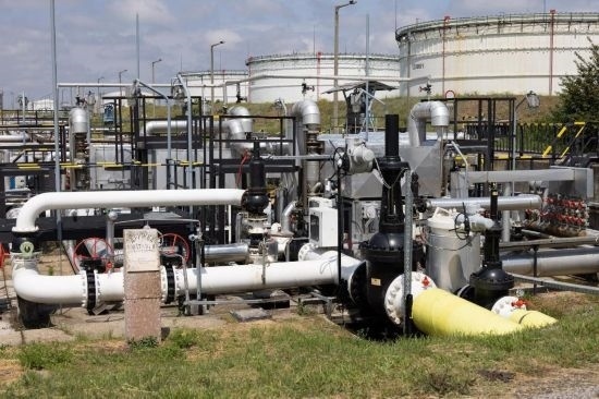 這是2022年5月24日在匈牙利薩茲豪隆包陶多瑙河煉油廠拍攝的連接匈牙利和俄羅斯的“友誼”輸油管道入口點(diǎn)。新華社發(fā)（弗爾季·奧蒂洛攝）