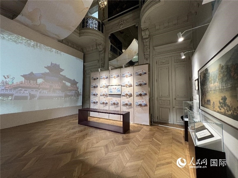 中國風與法國經(jīng)典建筑相互融合。 人民網(wǎng)記者 何蒨攝