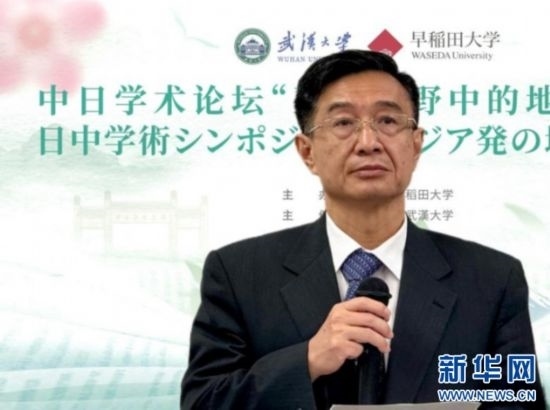 圖為中國駐日本大使館教育處公使銜參贊杜柯偉發(fā)表致辭。（武漢大學(xué)供圖）