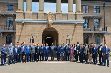 （與會人員合影留念。駐肯使館供圖）