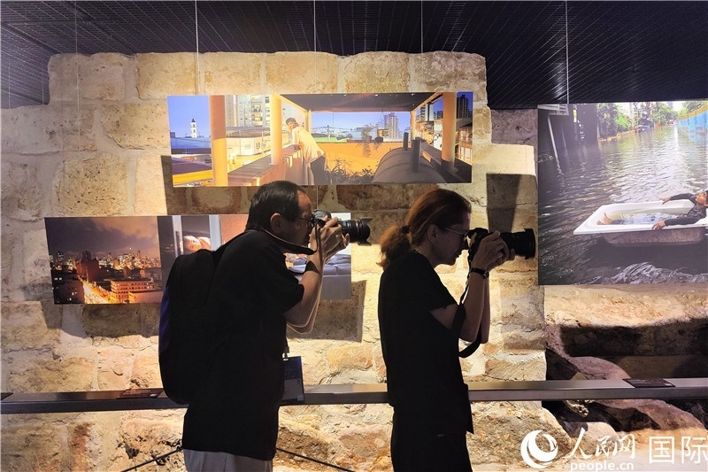金磚國家城市主題攝影展現(xiàn)場(chǎng)。 人民網(wǎng)記者 于宏建攝