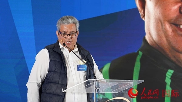 茨瓦尼市市長(zhǎng)委員會(huì)成員漢內(nèi)斯·科茲致辭。人民網(wǎng) 張茜攝