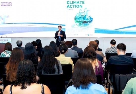 8月29日，在第二屆清華國(guó)際青年對(duì)話論壇活動(dòng)上，正在清華大學(xué)攻讀藥學(xué)博士的埃及留學(xué)生阿姆爾·瓦赫巴分享中國(guó)之旅的感悟。新華社發(fā)（畢尚宏攝）