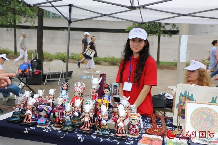 在今年活動上，貴州代表團設(shè)立的貴州非遺文化、“村BA”文創(chuàng)、貴州茶文化等展區(qū)。人民網(wǎng)記者 李志偉攝