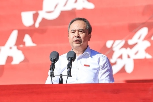 中國科學(xué)院院士、大連理工大學(xué)校長賈振元在2024級(jí)新生開學(xué)典禮上致辭。校方供圖