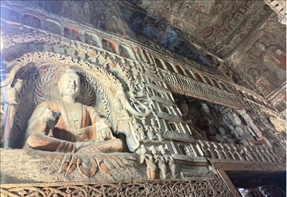 云岡石窟一角。人民網(wǎng) 曹欣悅攝