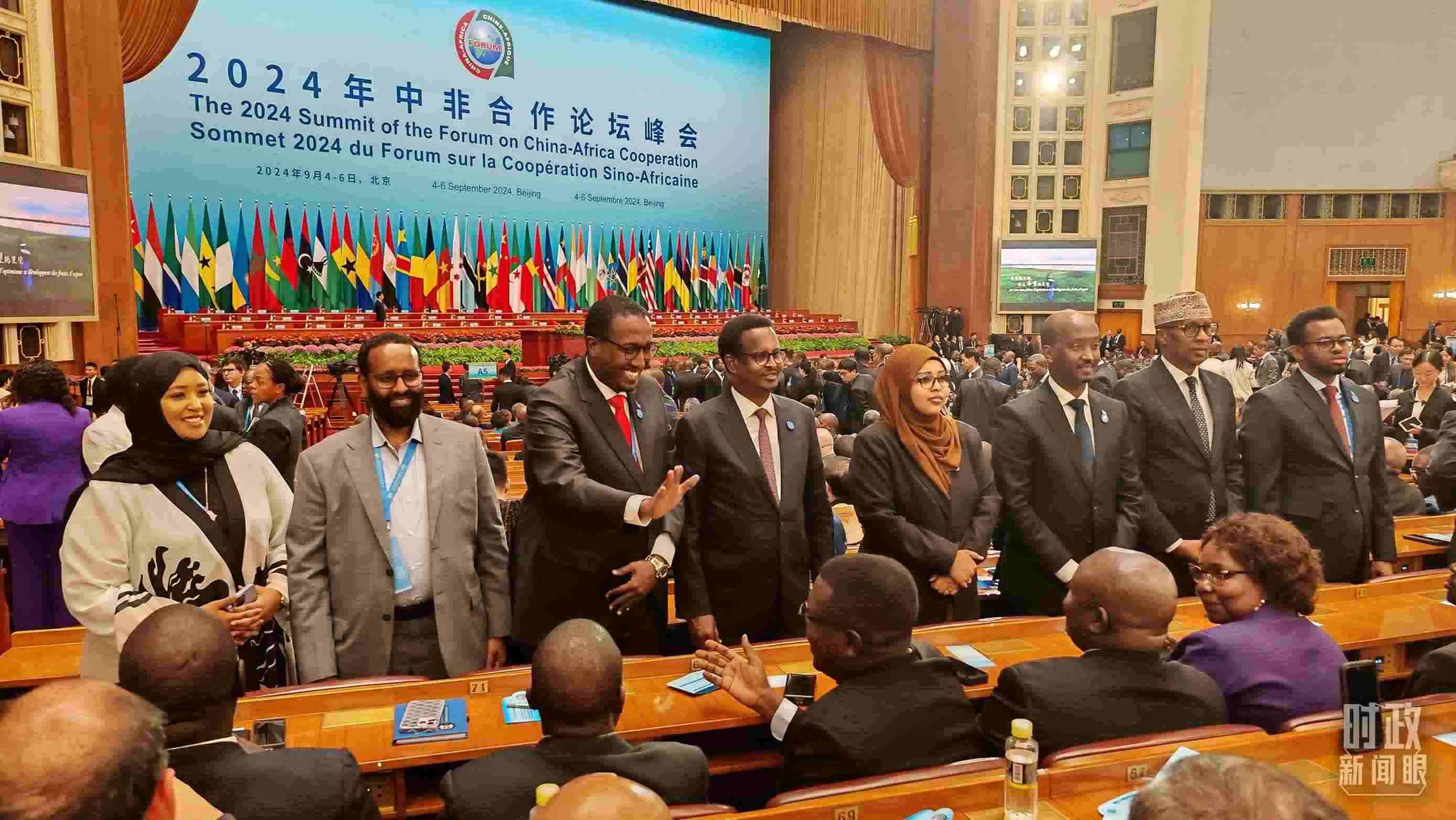  △峰會(huì)搭建溝通的橋梁。（總臺(tái)央視記者鄂介甫、周倜拍攝）