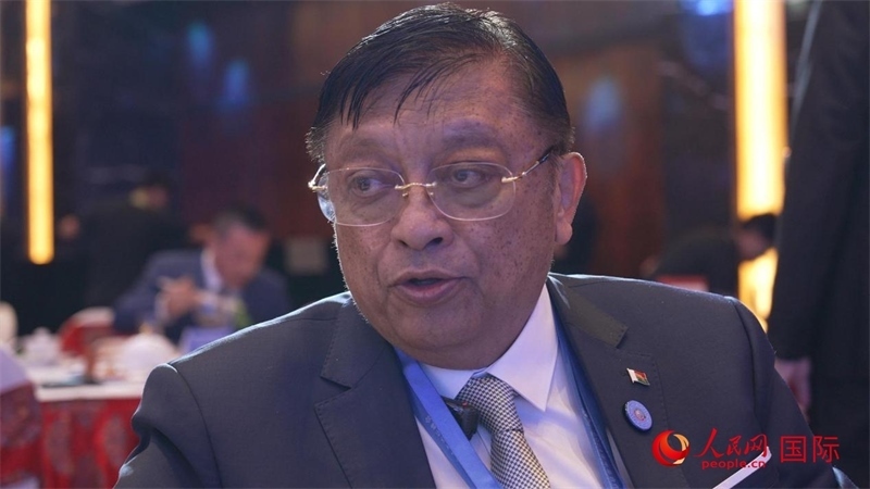 讓·路易·羅班松大使接受人民網(wǎng)專訪。人民網(wǎng) 張若涵攝