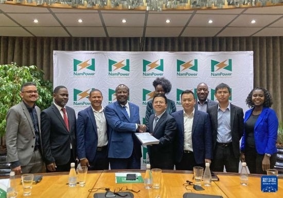 9月9日，在納米比亞首都溫得和克，嘉賓在簽字儀式后合影。新華社發(fā)（江西國際供圖）