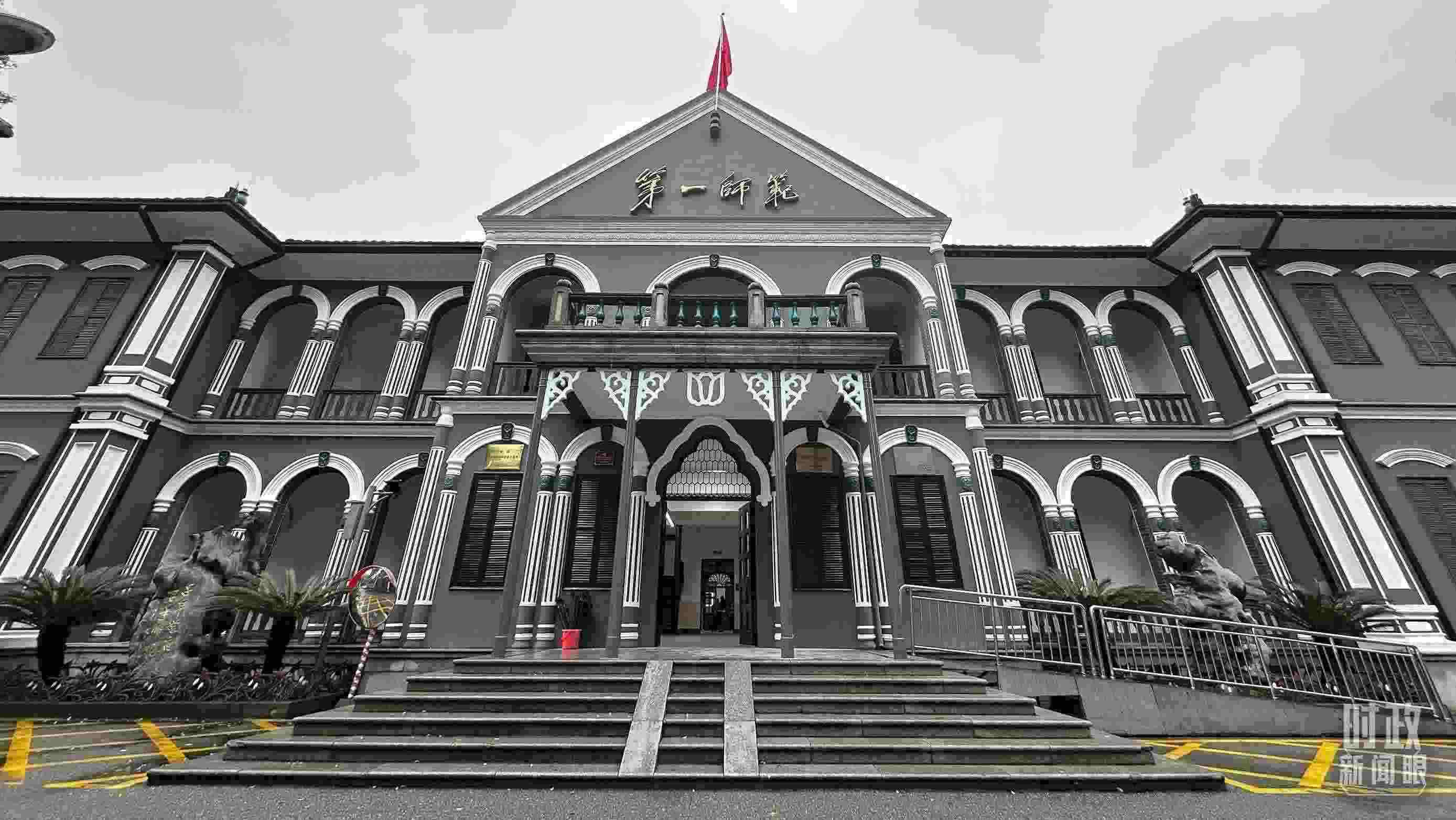  △2024年3月，習(xí)近平來到湖南第一師范學(xué)院（城南書院校區(qū)）考察。當(dāng)時(shí)他說，國(guó)家要強(qiáng)大，必須辦好教育。（總臺(tái)央視記者覃思拍攝）