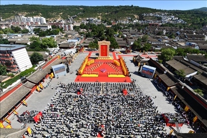 公祭伏羲大典現(xiàn)場(chǎng)。新華社發(fā)（周文濤 攝）