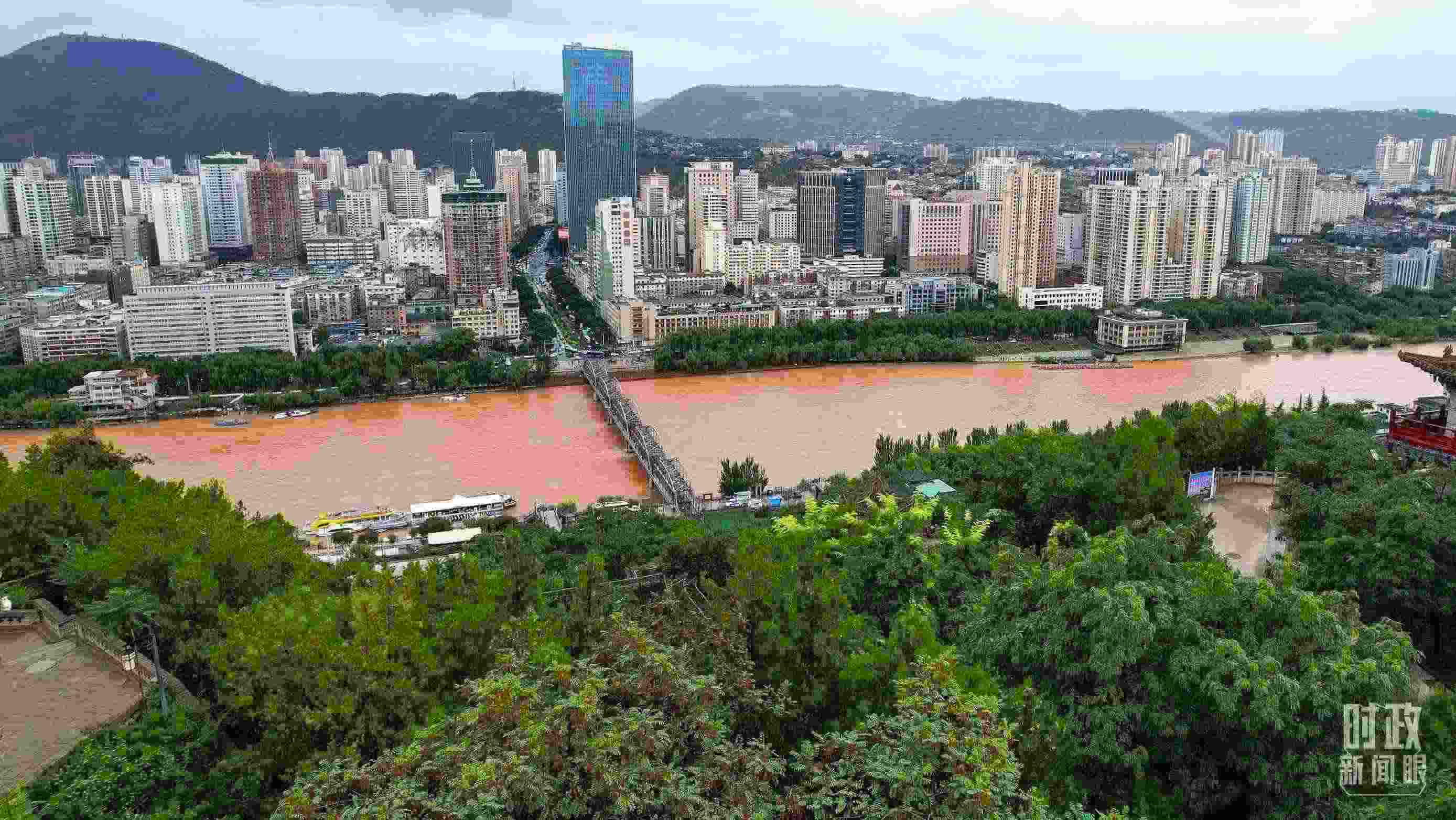 △黃河蘭州中山橋段。（總臺(tái)記者馬凌峰拍攝）