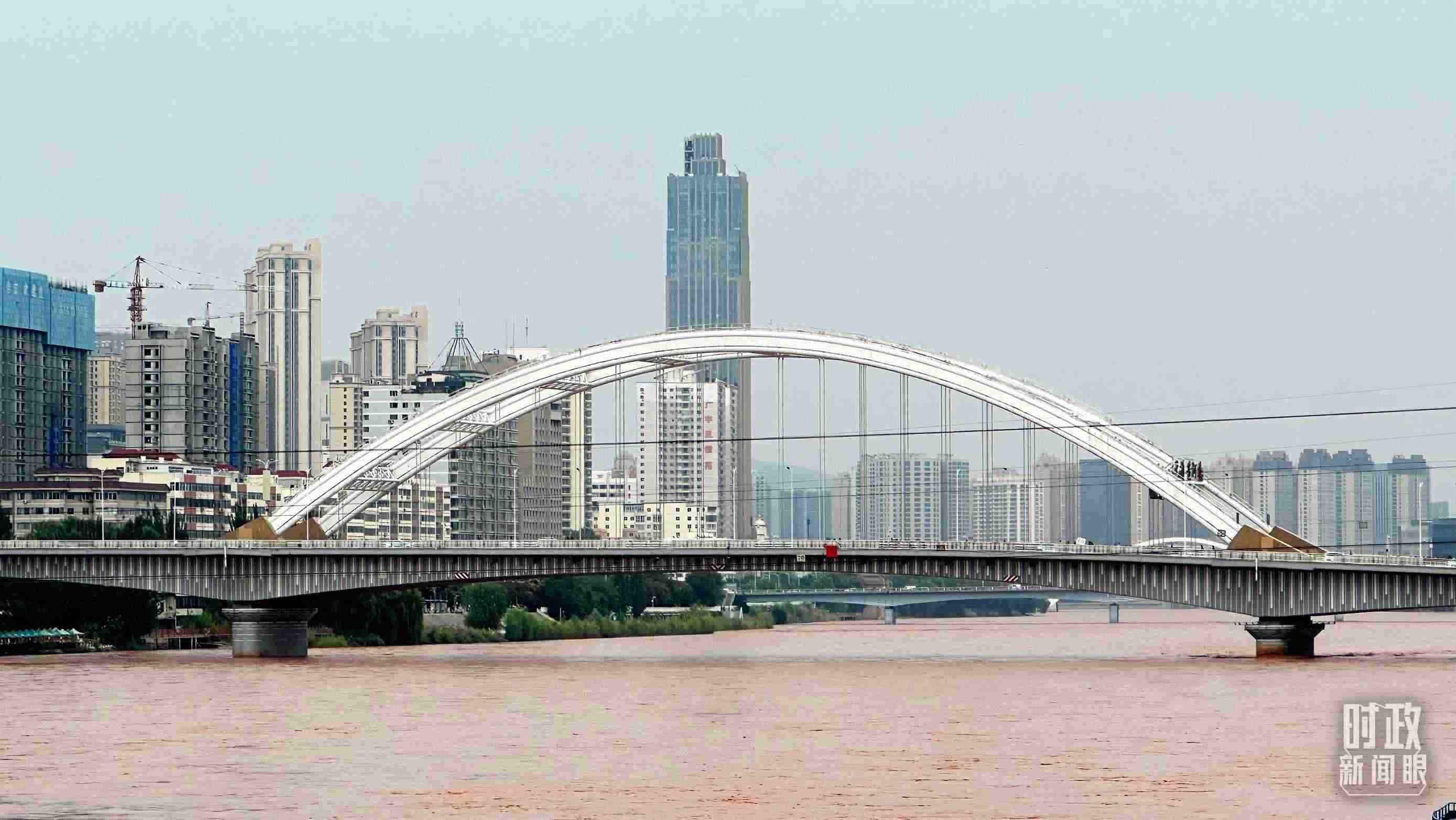 △黃河蘭州段。（總臺(tái)央視記者范一鳴拍攝）