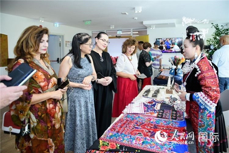 苗族銀器展示。傅永山攝