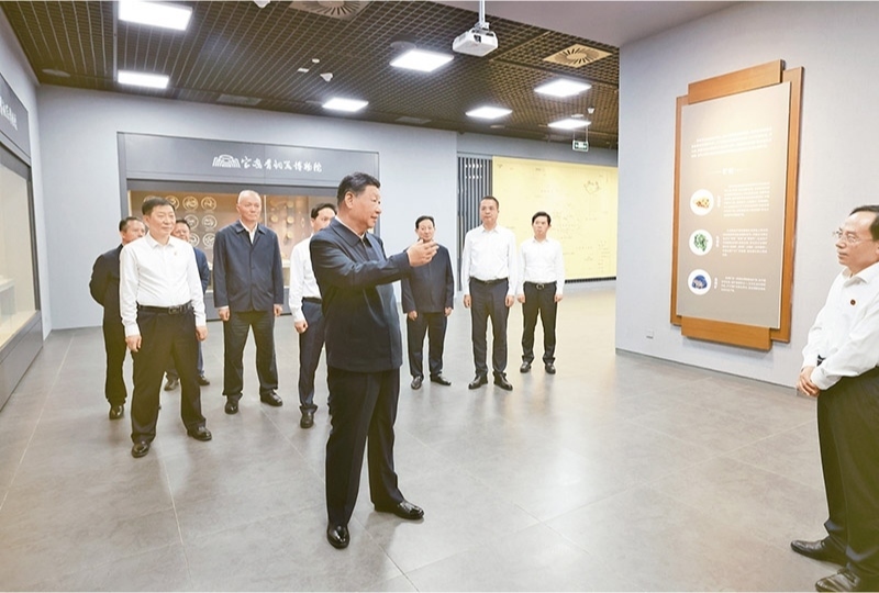 2024年9月10日，中共中央總書記、國家主席、中央軍委主席習(xí)近平在前往甘肅考察途中，來到陜西省寶雞市參觀寶雞青銅器博物院。 新華社記者 王曄/攝