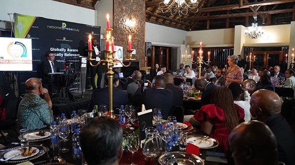 吳大使回答記者提問。人民網 劉暢攝