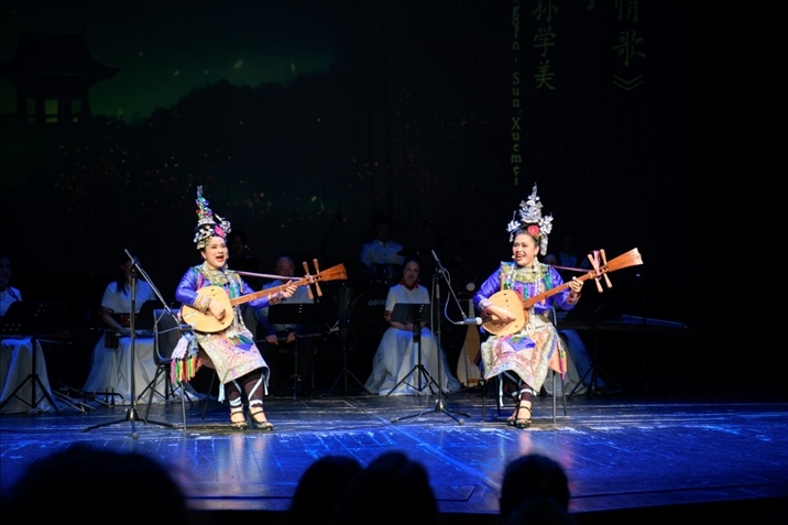 歌曲《月下情歌》。傅永山 攝