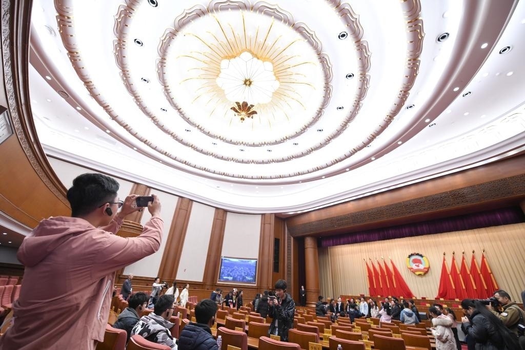 2019年11月16日，全國(guó)政協(xié)機(jī)關(guān)舉辦第一次公眾開(kāi)放日活動(dòng)，約200名高校師生、街道工作人員、退休干部、居民代表等參加。新華社記者 岳月偉 攝
