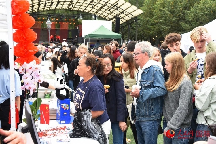 斯德哥爾摩中秋游園會。人民網(wǎng)記者 殷淼