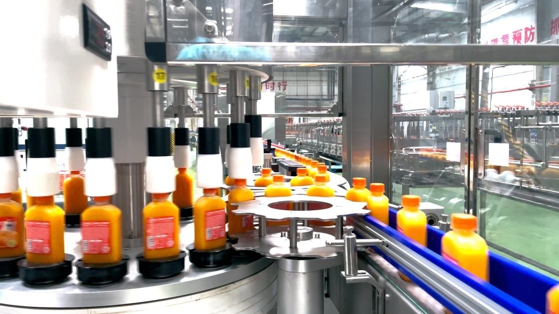 一輕食品（丹江口）產(chǎn)業(yè)園內(nèi)的桔汁飲料生產(chǎn)線。 受訪者供圖
