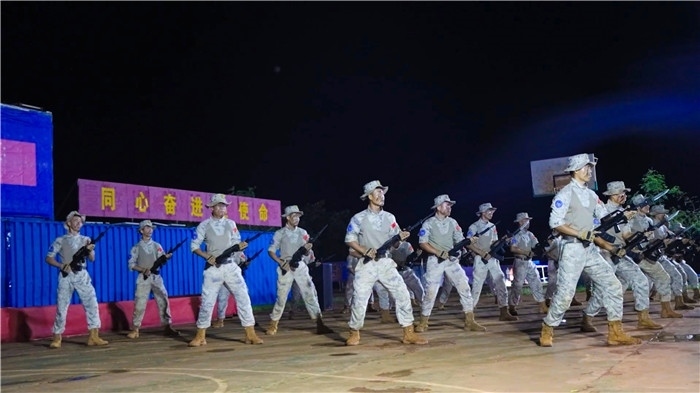 刺殺操展示氣勢(shì)沖天。孫千攝