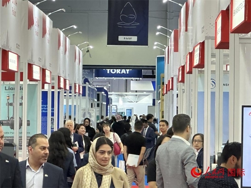 中國(guó)館前人頭攢動(dòng)。人民網(wǎng)記者管克江攝